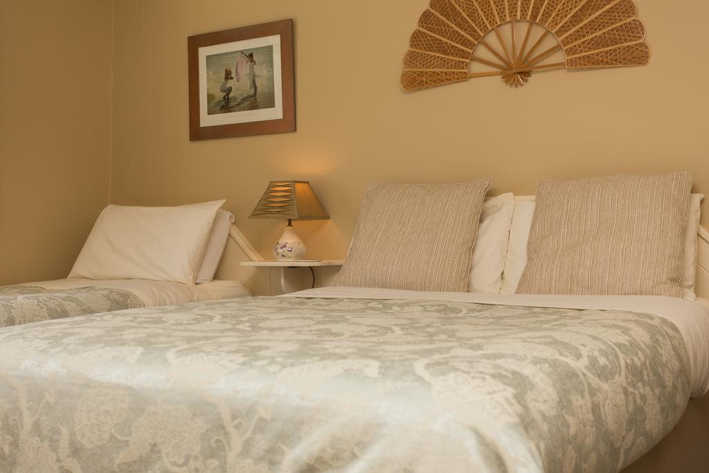 Fern Rock Bed And Breakfast Dromin Exterior photo